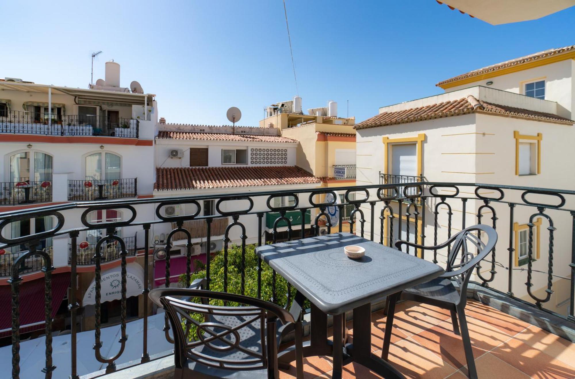 Apartamentos Leonor Carihuela Torremolinos Exterior photo