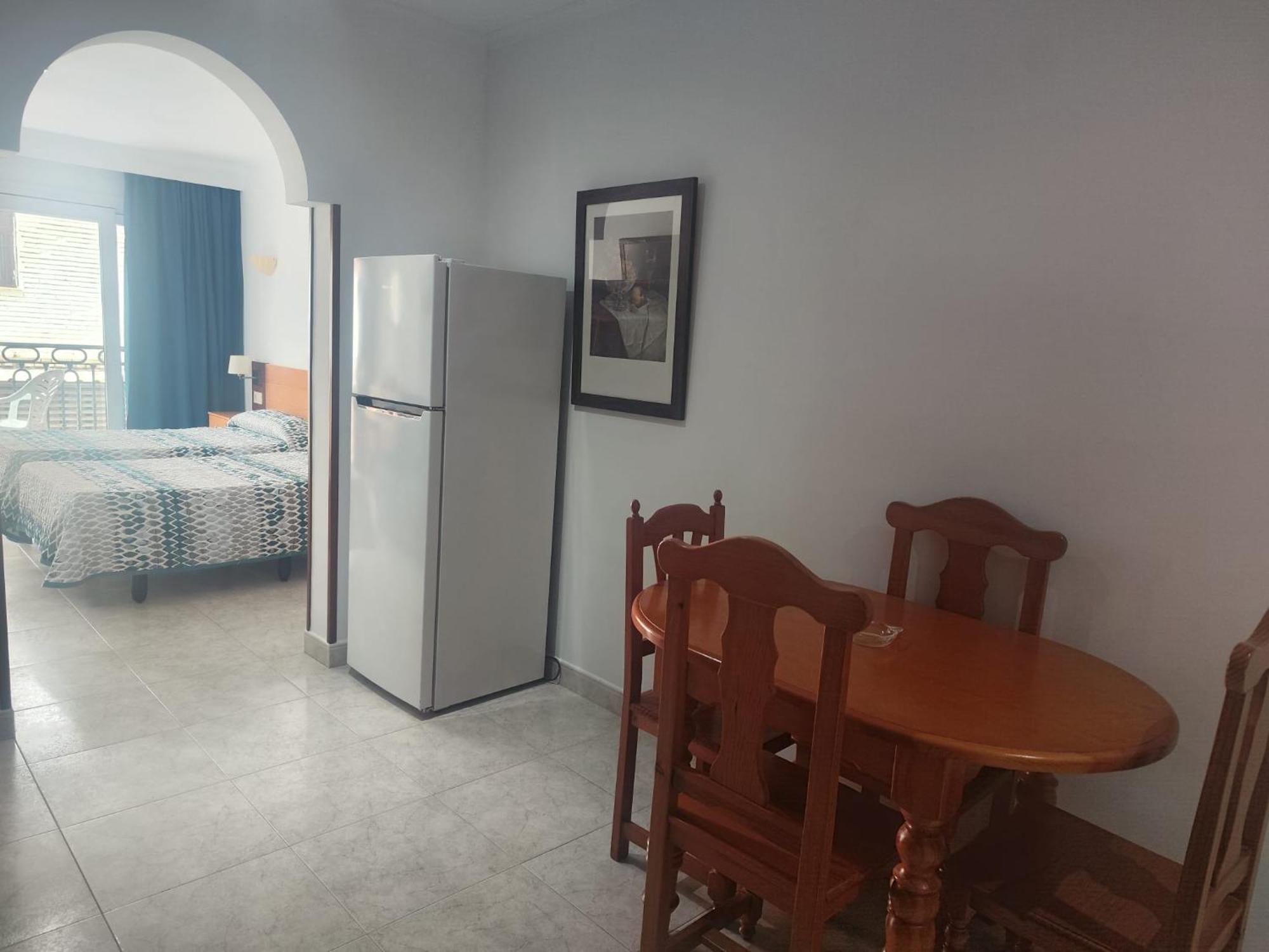 Apartamentos Leonor Carihuela Torremolinos Exterior photo