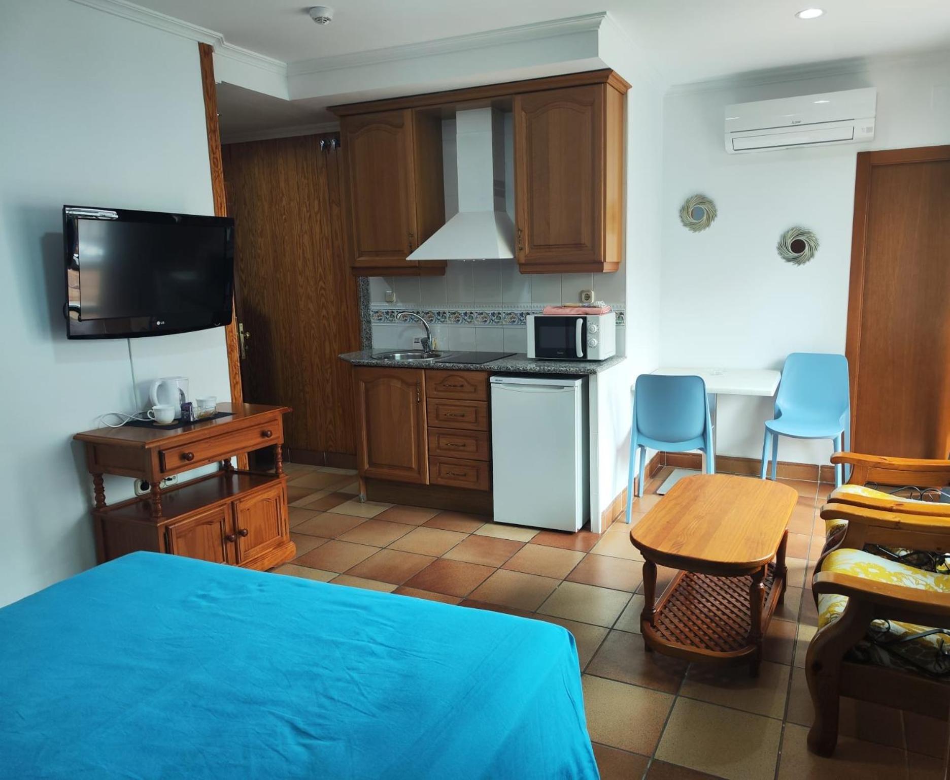Apartamentos Leonor Carihuela Torremolinos Exterior photo