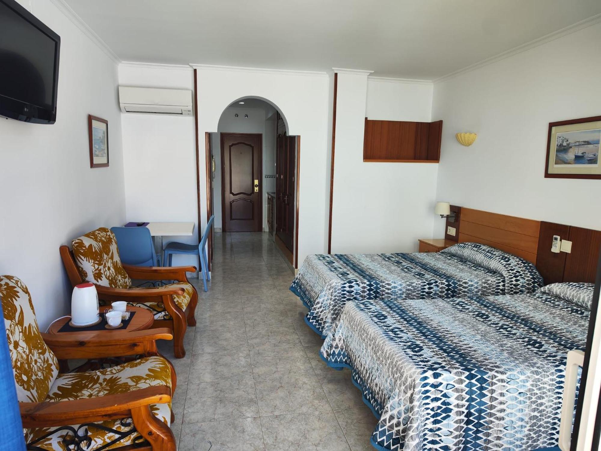 Apartamentos Leonor Carihuela Torremolinos Exterior photo