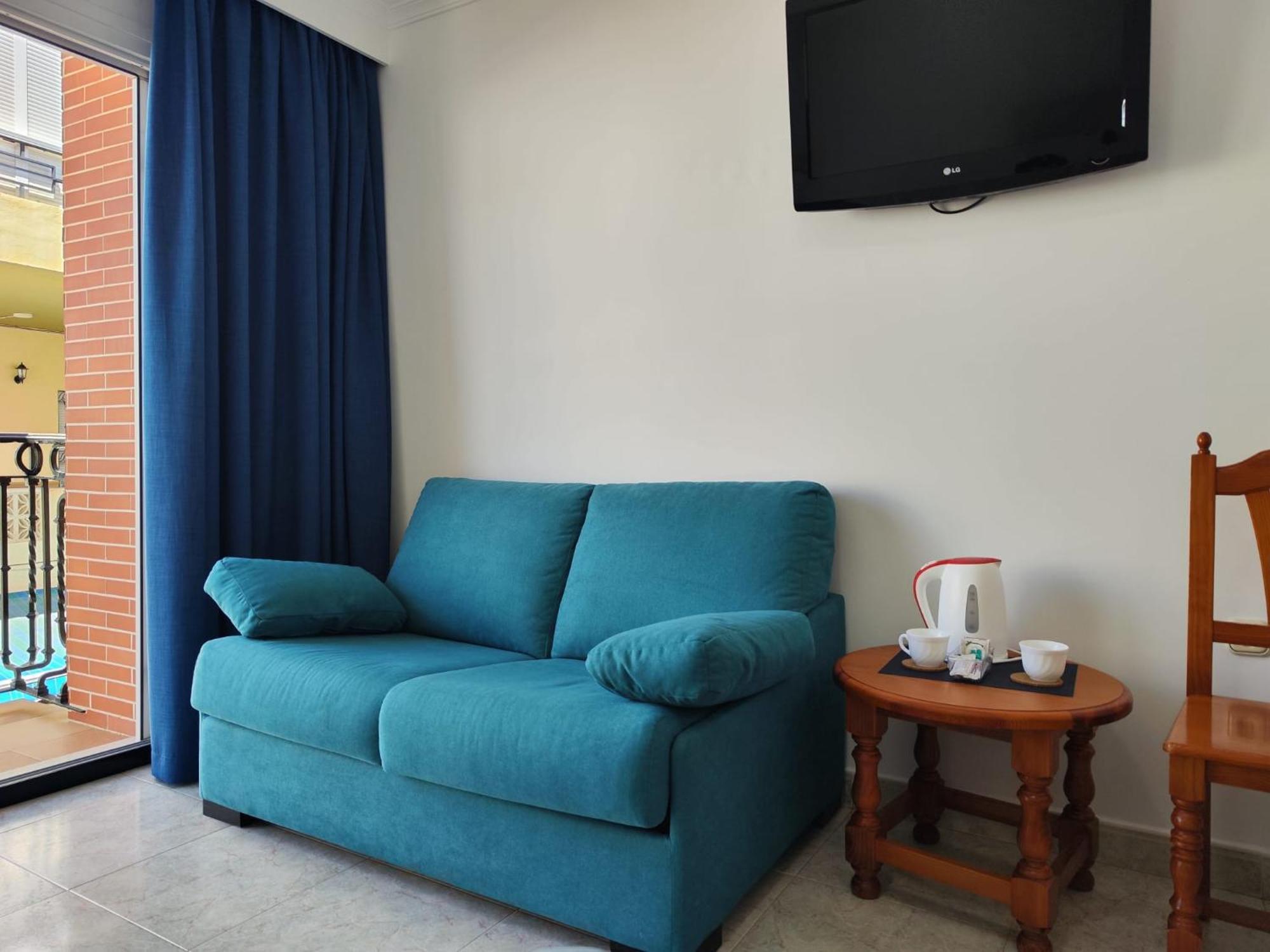Apartamentos Leonor Carihuela Torremolinos Exterior photo