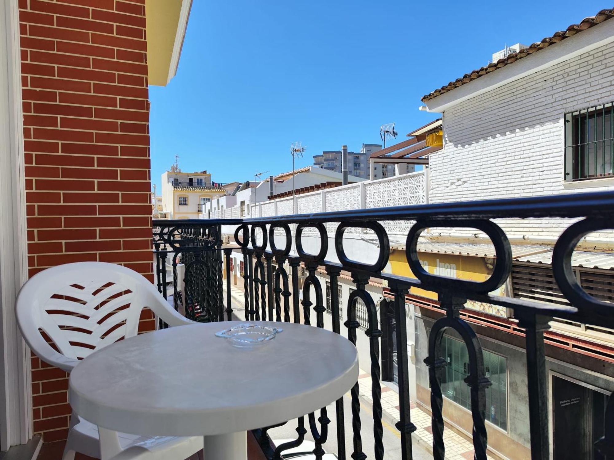 Apartamentos Leonor Carihuela Torremolinos Exterior photo