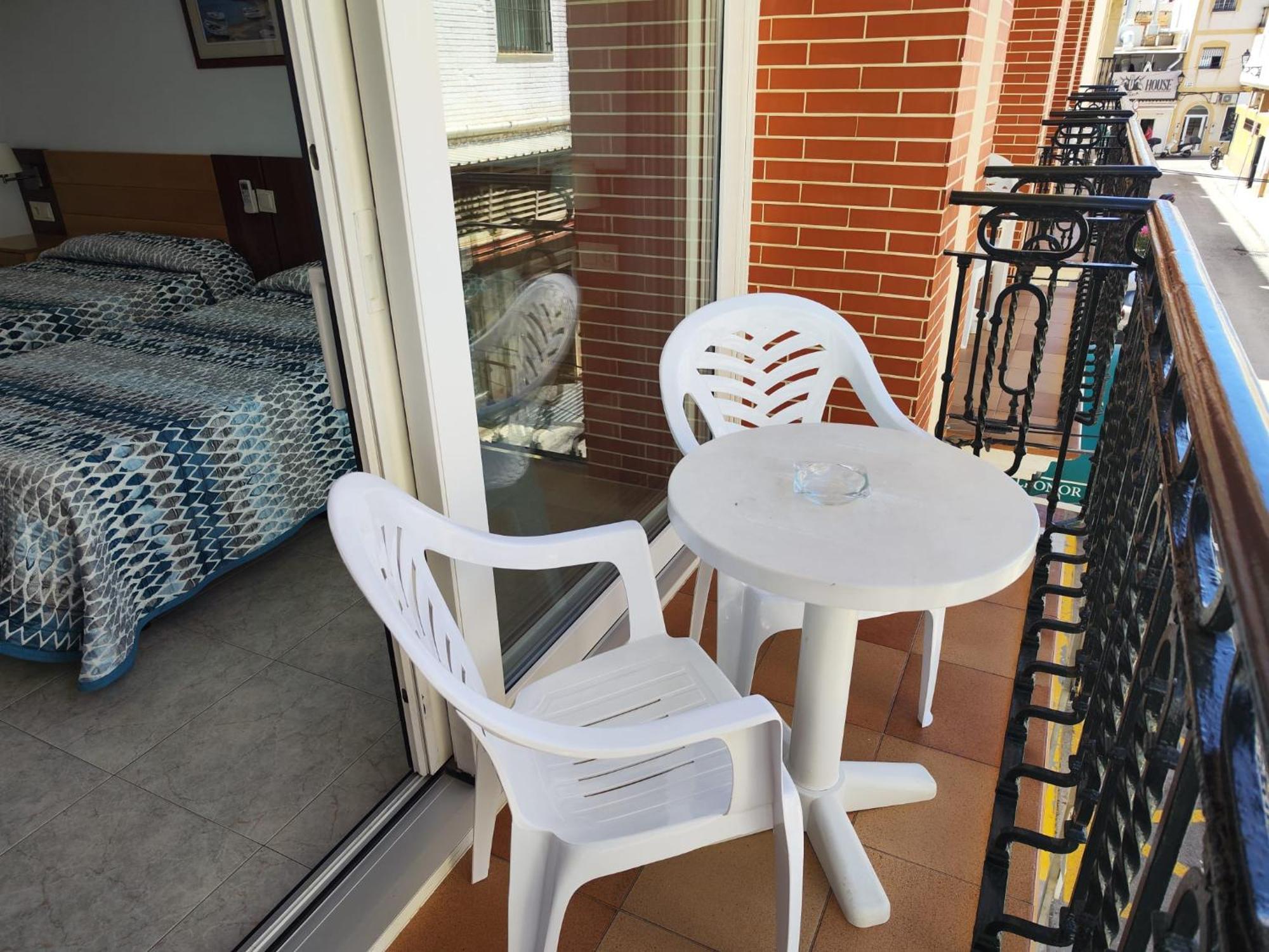 Apartamentos Leonor Carihuela Torremolinos Exterior photo