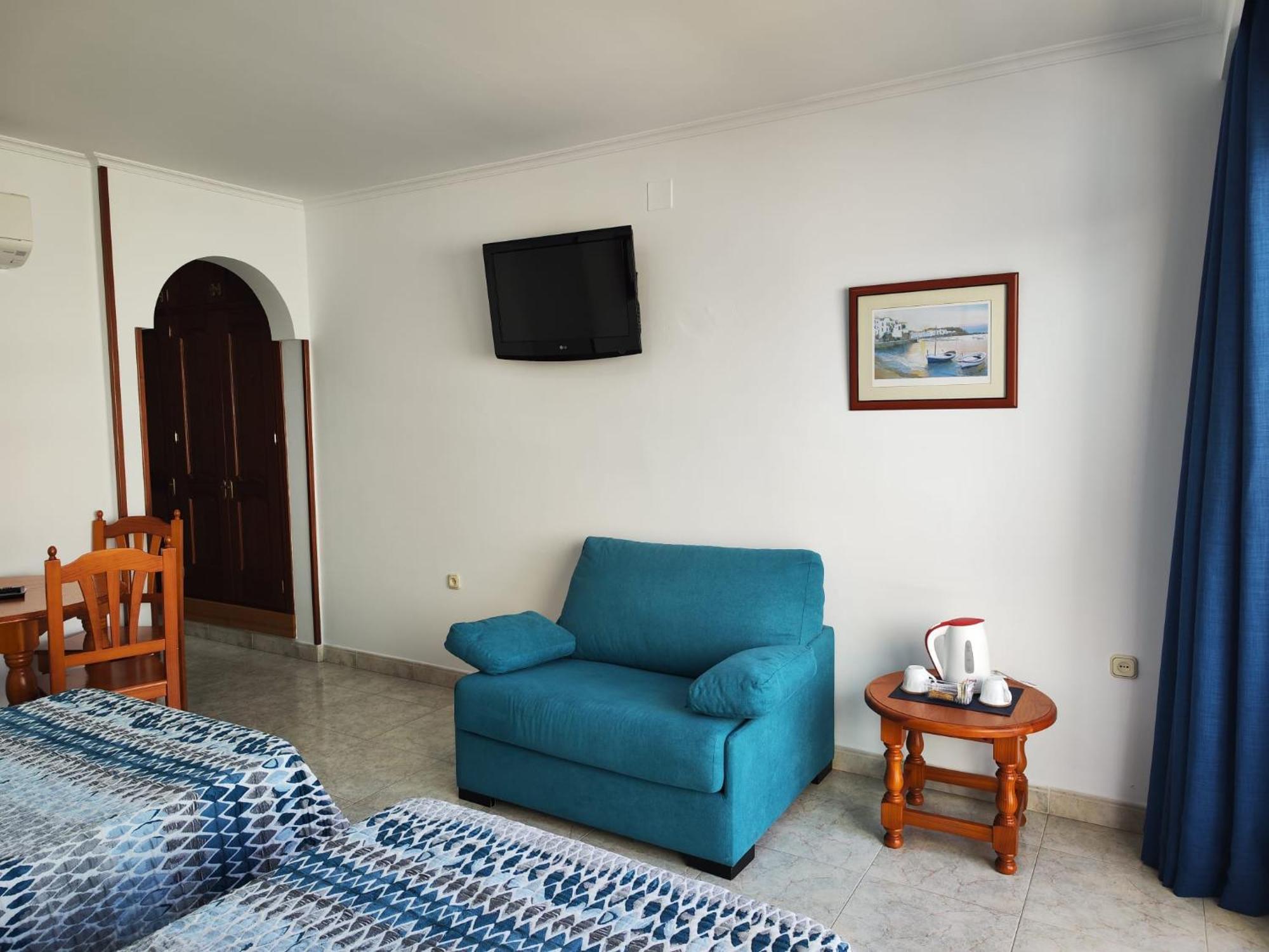 Apartamentos Leonor Carihuela Torremolinos Room photo